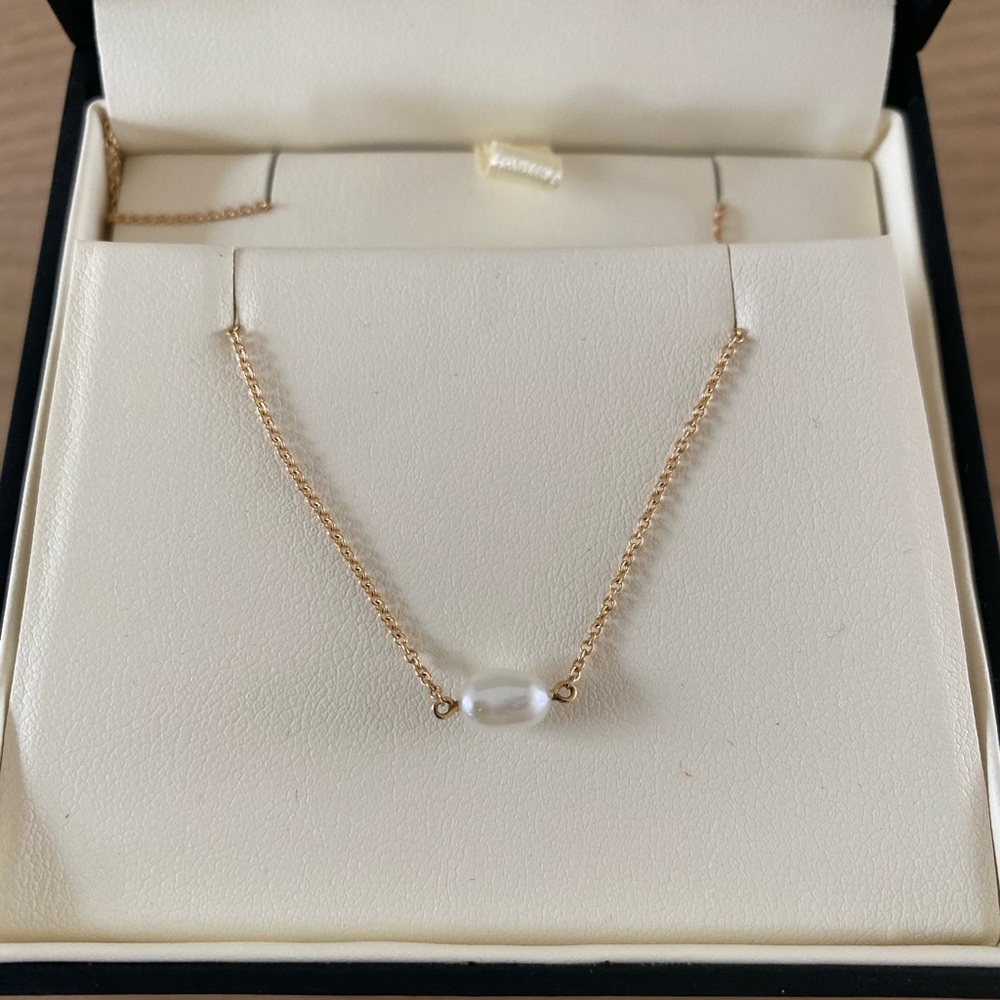 MOCIUN Pearl + Gold Necklace